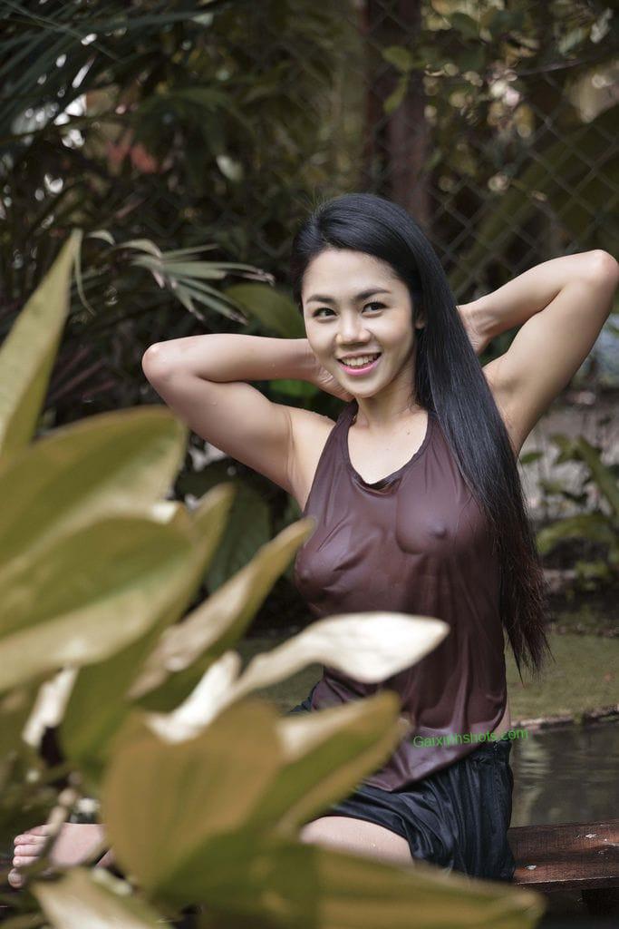 Ảnh gái xinh với cặp VÚ TO ĐẸP - Căng Tròn