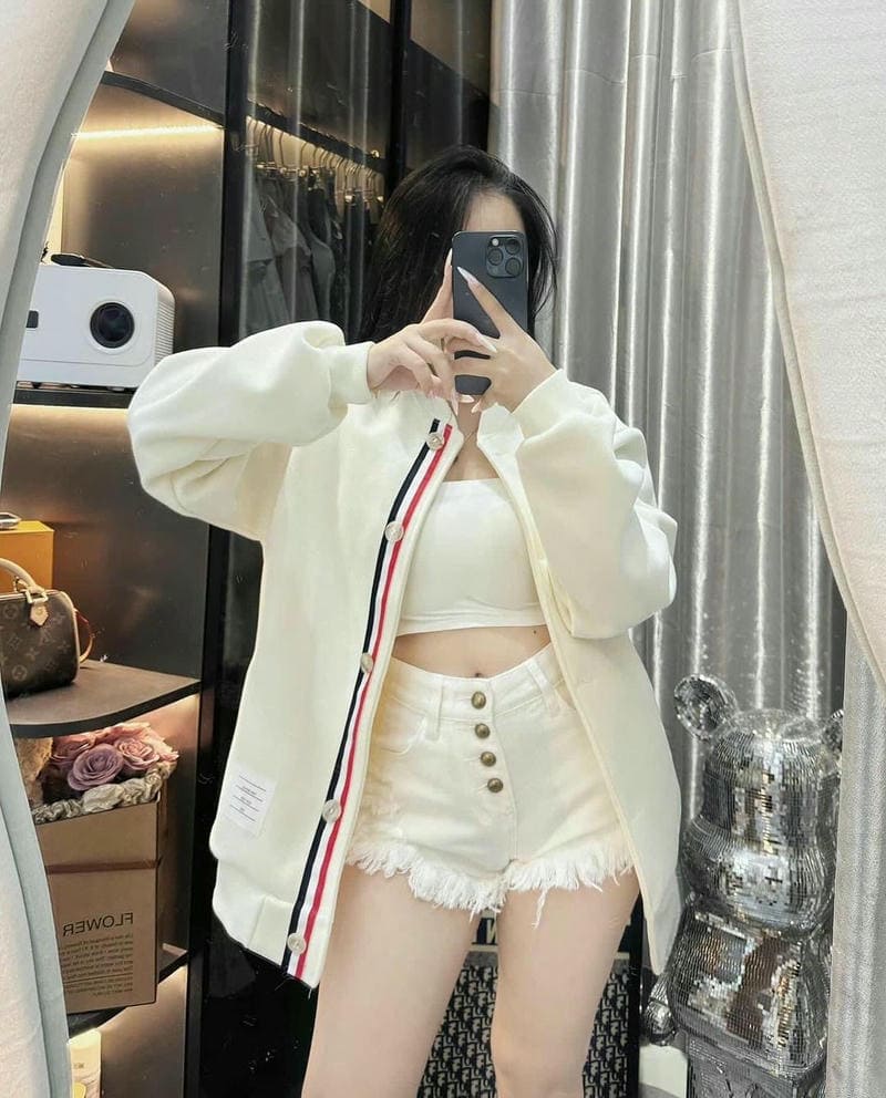 Ảnh chất nữ che mặt cực xinh thu hút triệu LIKE