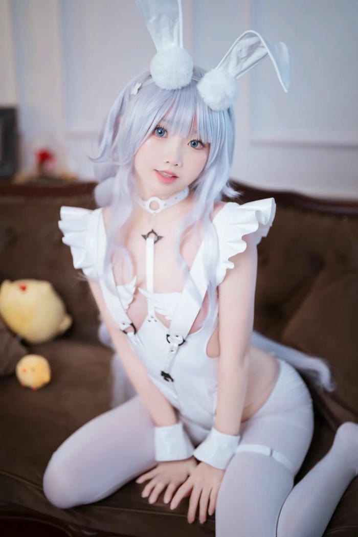Ảnh cosplay bò sữa siêu sexy của các coser nổi tiếng