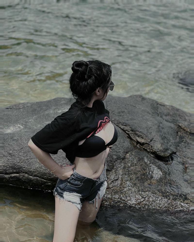 Ảnh Gái Xinh Che Mặt Khiến Dân Mạng Say Mê