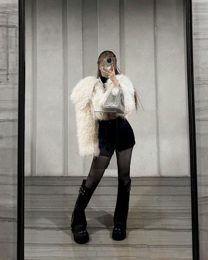 ảnh, chụp trước gương che mặt nữ