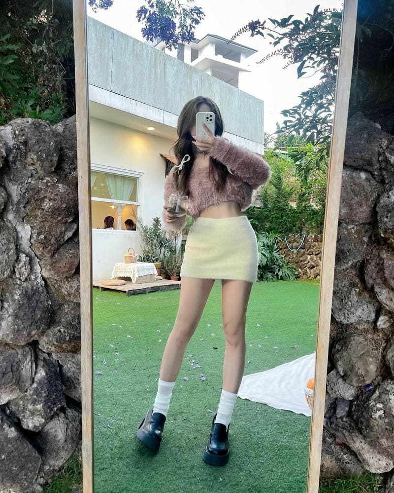 Hình ảnh gái xinh che mặt bằng điện thoại đẹp nhất