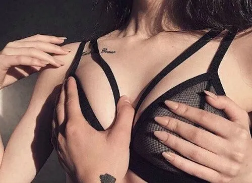 Ảnh vú không che gái xinh khỏa thân nhìn là nứng