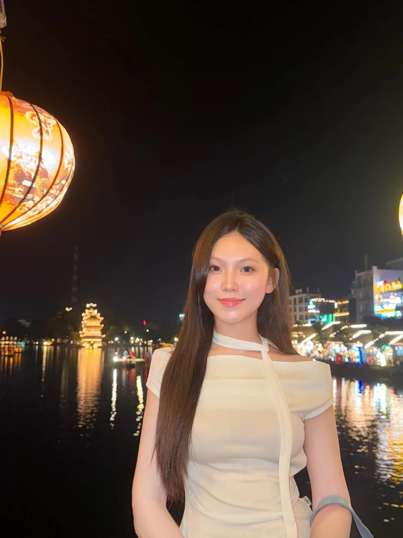 Hình Ảnh Mặt Gái Xinh Mộc Mạc Sexy. Nhan sắc xinh đẹp của nàng mẫu