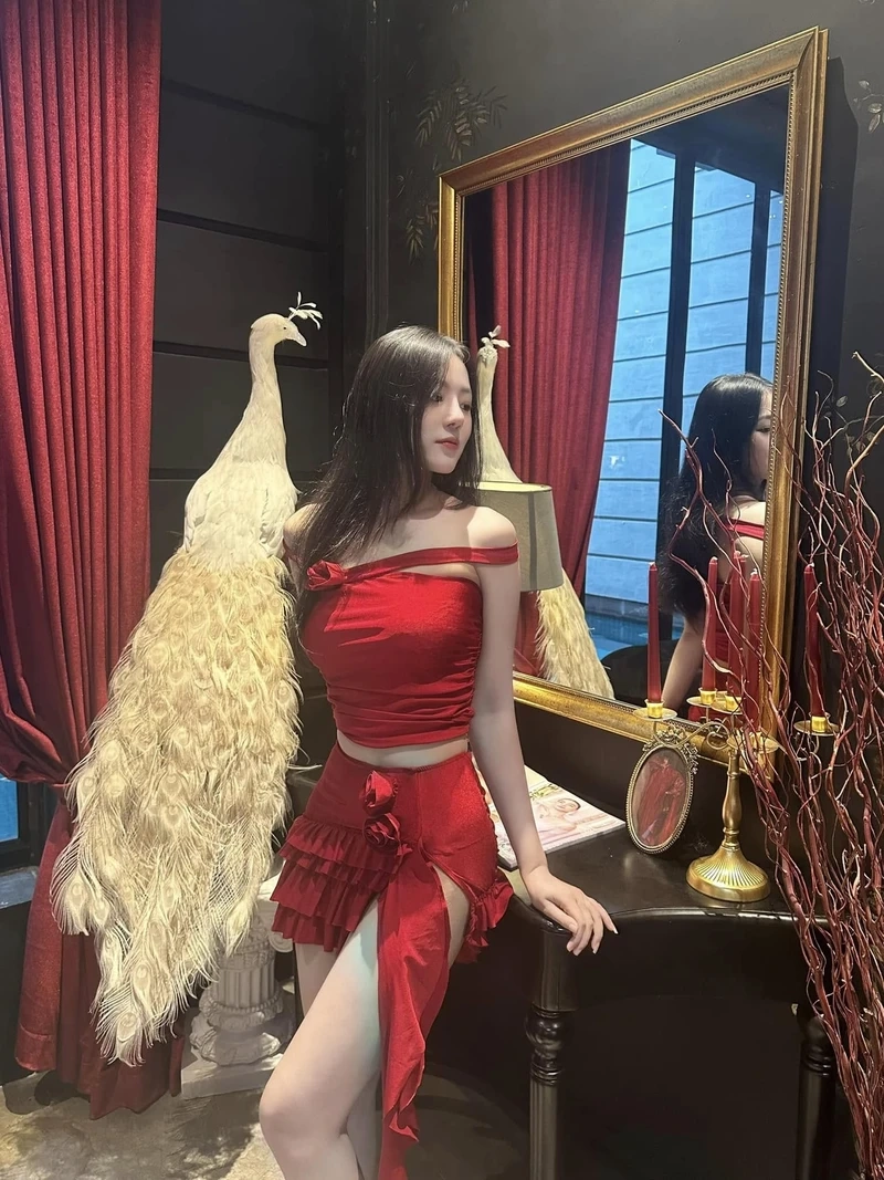 Hình Ảnh Gái Xinh Tóc Dài Và Vẻ Đẹp Dịu Dàng Cuốn Hút