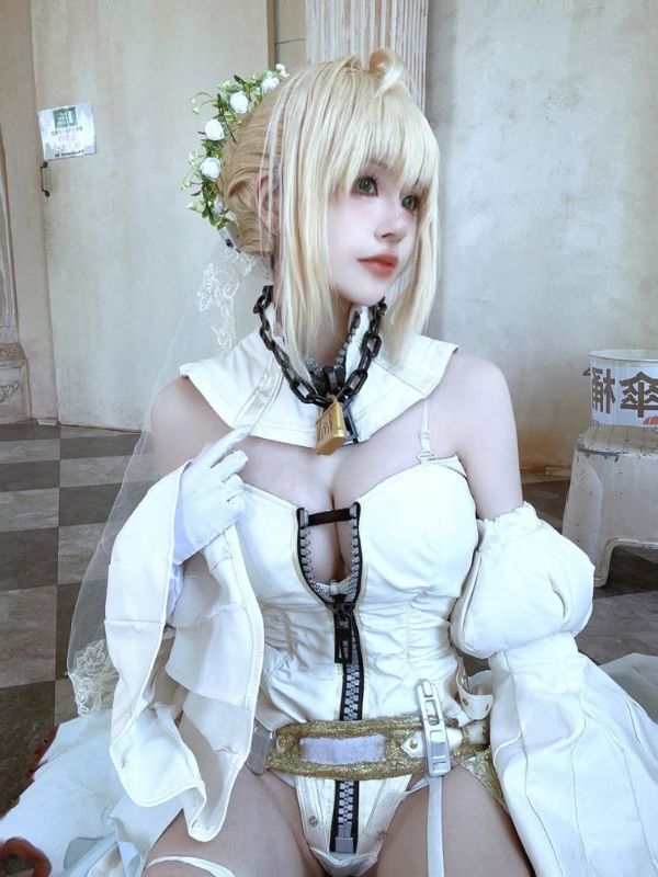 Ảnh cosplay hầu gái thần thái như bước ra từ anime