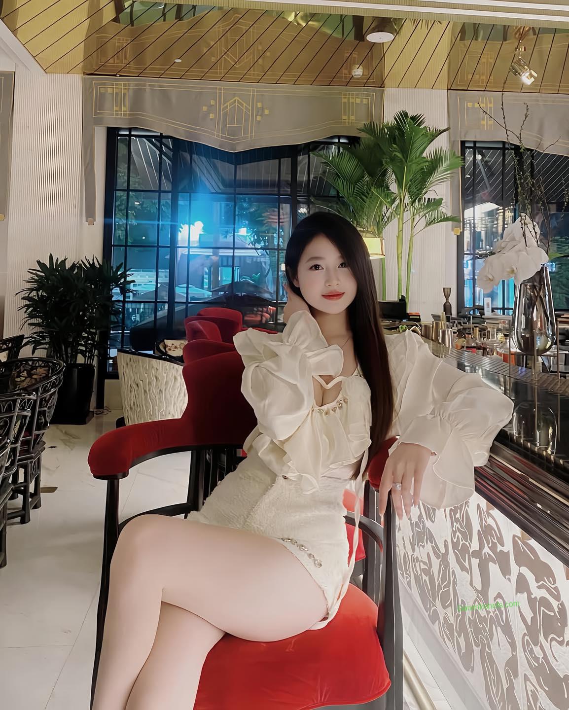 Những Cặp Vú Đẹp Nóng Bỏng - To Tròn - Hồng Hào