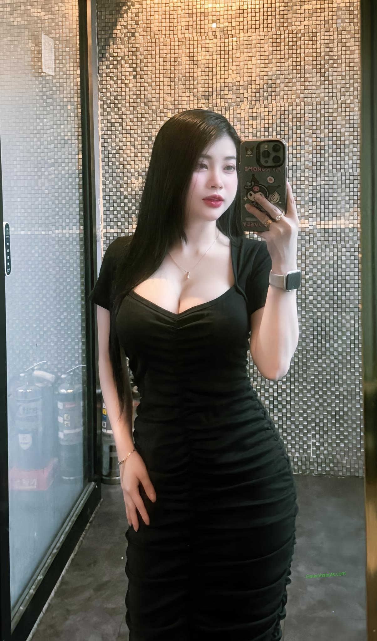 Ảnh gái xinh lộ vú to khiến chàng thèm chảy nước miếng