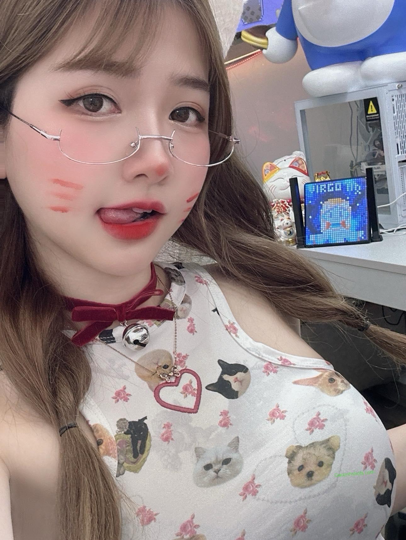 Ảnh Gái Thả Rông Vòng 1 Lộ Núm Nhìn Cực Hấp Dẫn