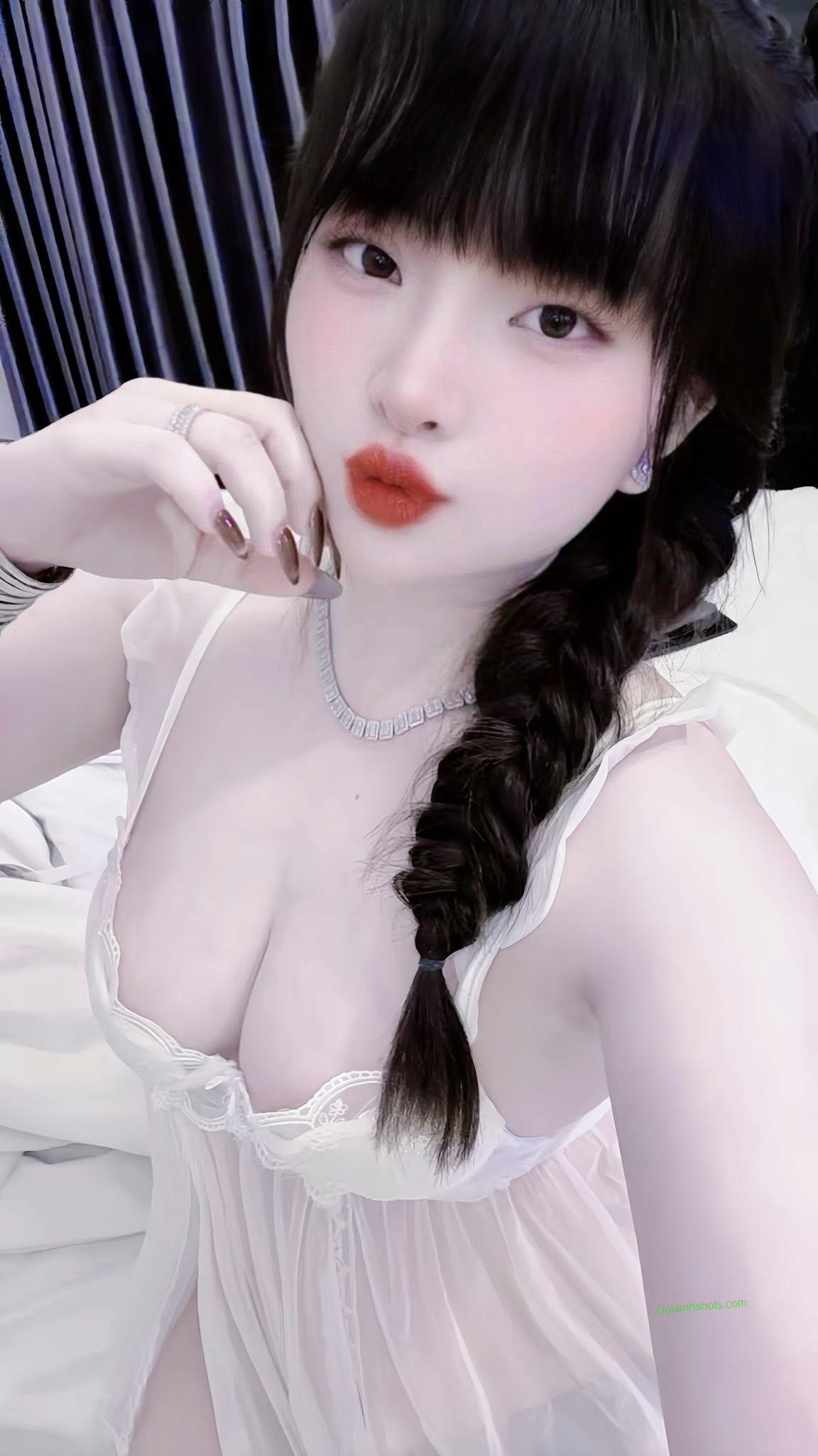 Hình Ảnh Vú Đẹp Căng Tròn Quyến Rũ Hút Mắt