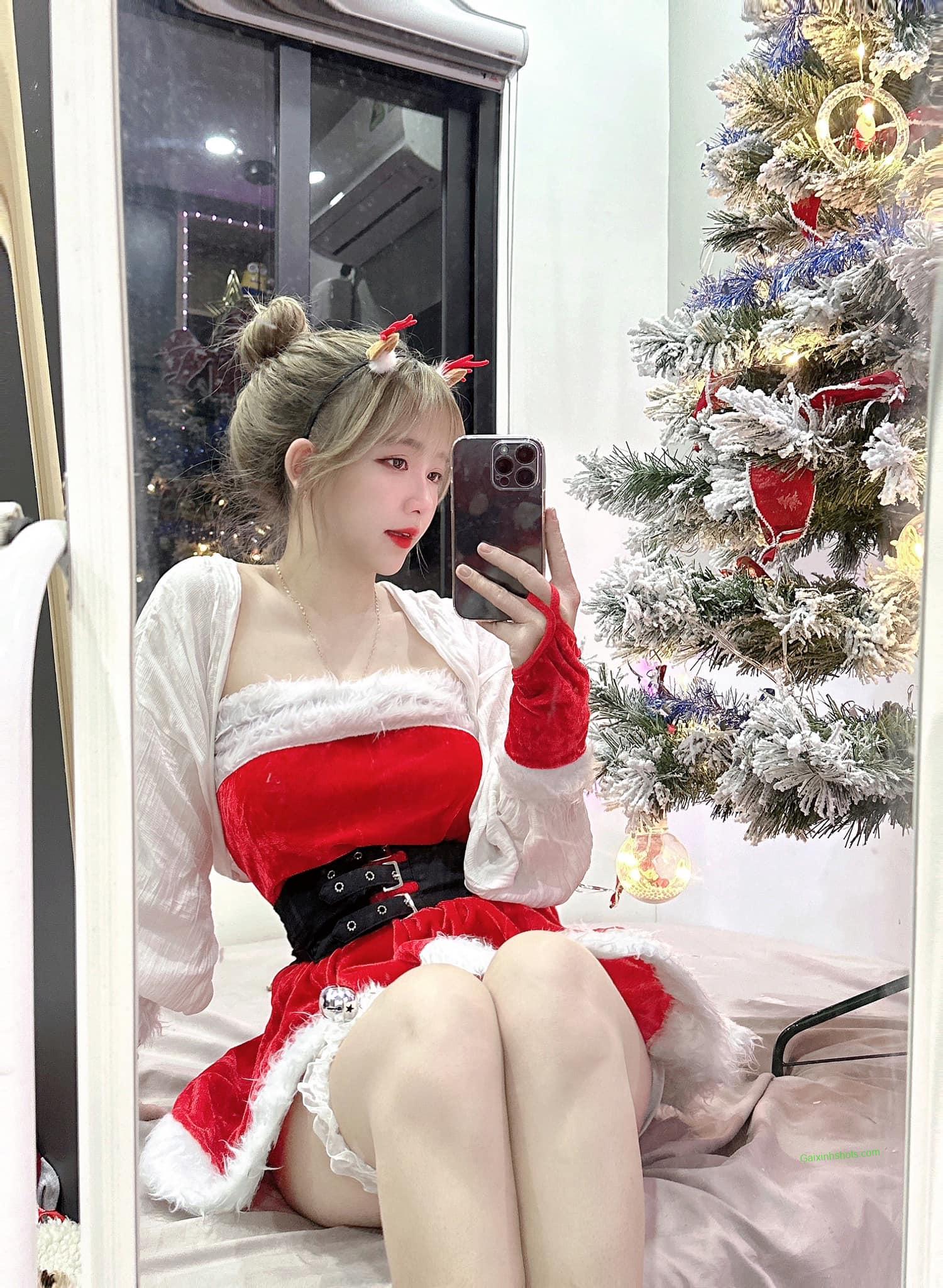 Cô nàng quyến rũ với vòng một căng tròn hấp dẫn