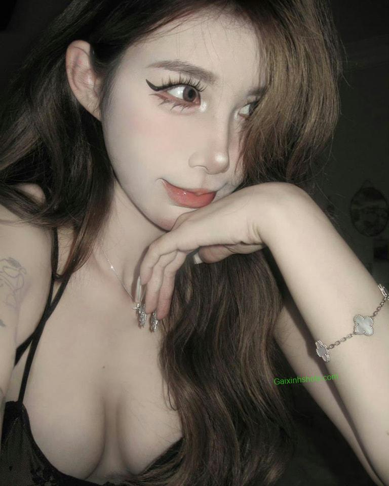 Vẻ đẹp cuốn hút của gái xinh ngực căng mọng