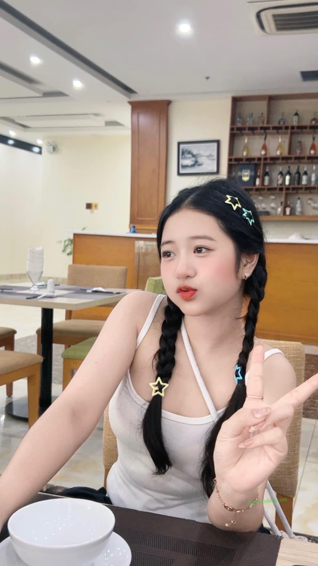 Nét đẹp quyến rũ của cô nàng sở hữu vòng một khủng