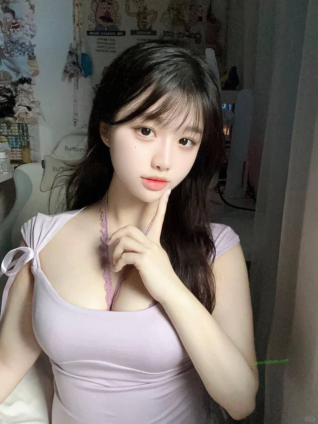 Ảnh gái xinh mặc bikini trong suốt lộ “vú to” cực hấp dẫn