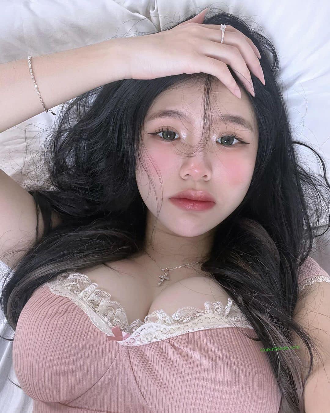 Ảnh Sexy Khoe Hàng Việt Nam Gái Xinh Cặp Vú Hồng Làm Các Anh Xao Xuyến