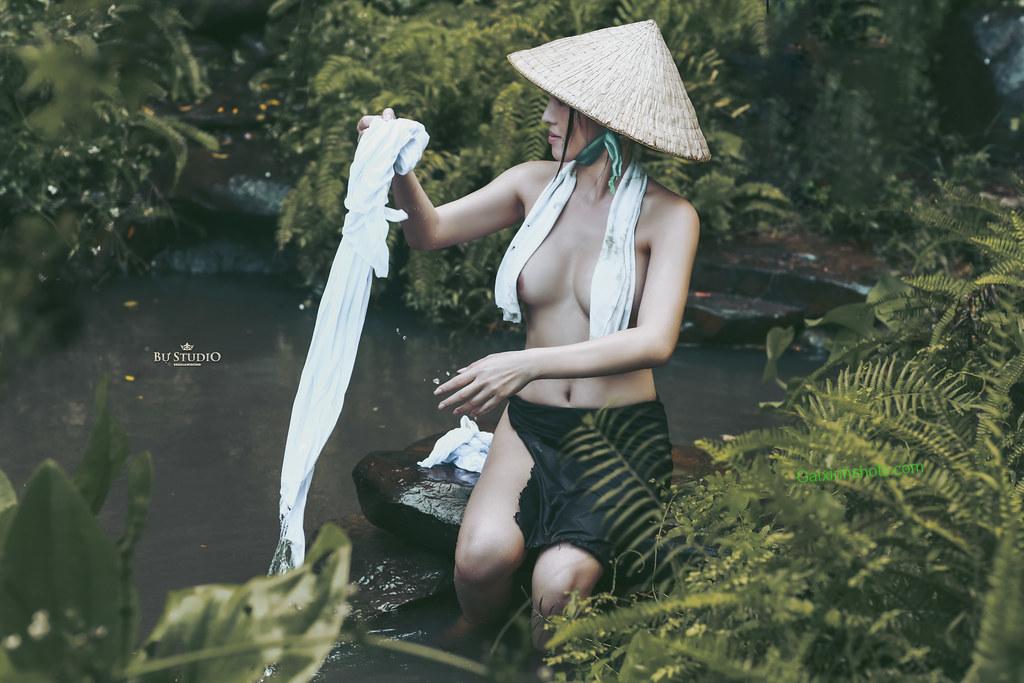 Ảnh gái khoe núm vú hồng, thích làm tình