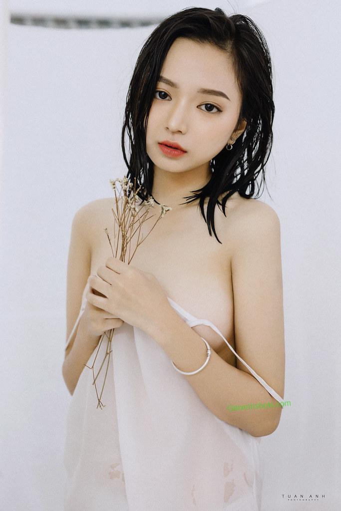 Ảnh gái xinh mặc quần xì lọt khe khiến các anh xao xuyến