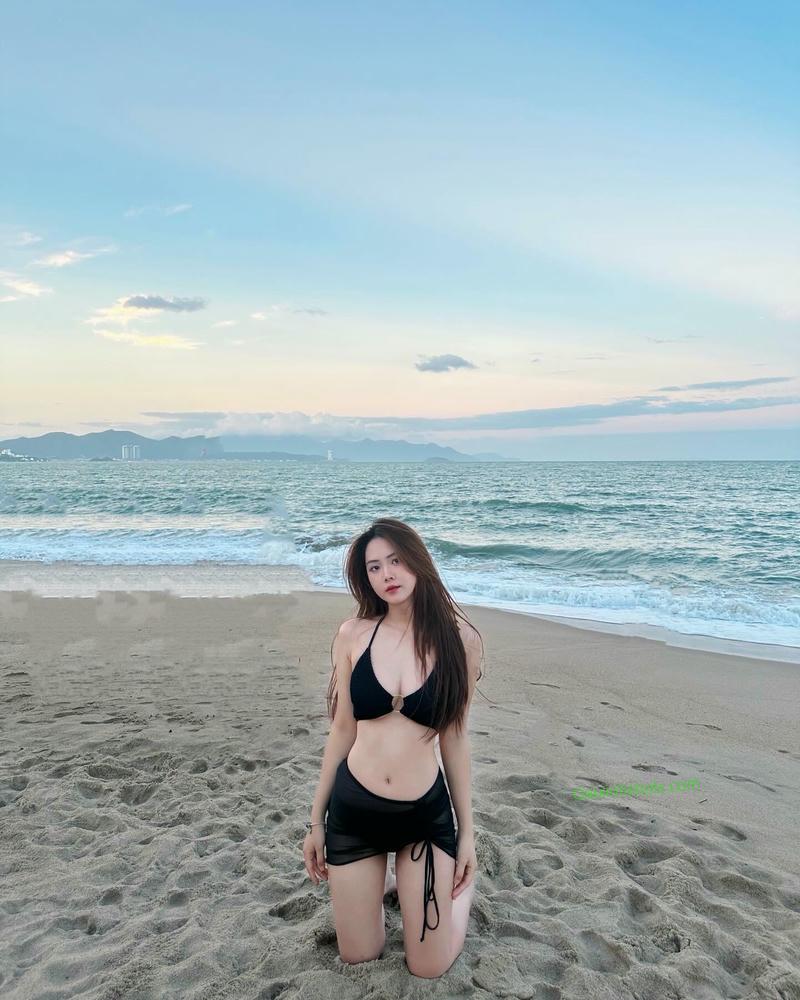 Ảnh Gái Xinh Mặc Bikini Khiến Người Nhìn Không Thể Rời Mắt