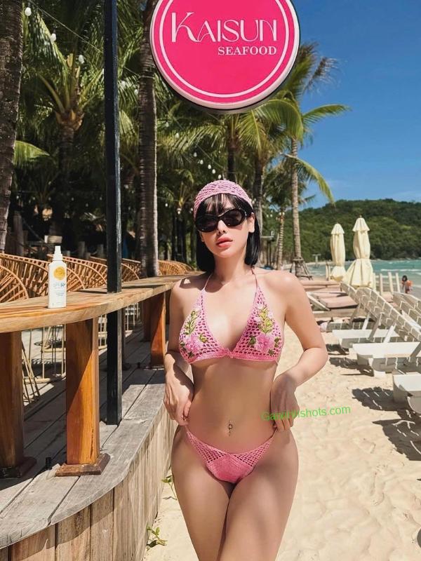 Dáng hình này rất hợp với cát trắng và biển xanh