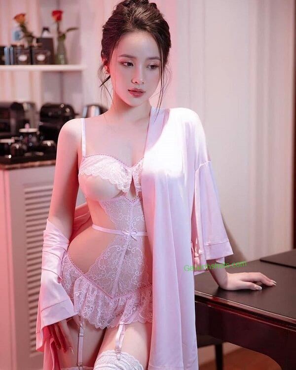 Ảnh Gái Xinh Mặc Bikini Gợi Cảm Khiến Người Xem Đứng Ngồi Không Yên