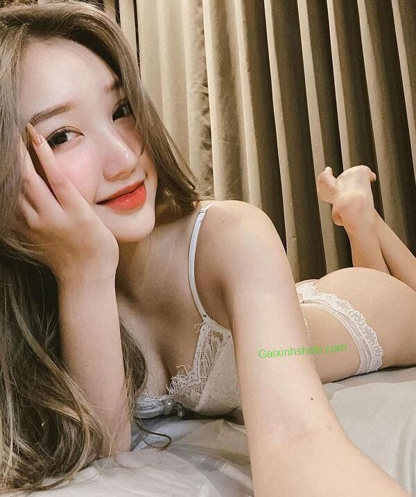 Ảnh em hot girl bikini khoe thân hình cực đẹp bên phòng ngủ cực múp