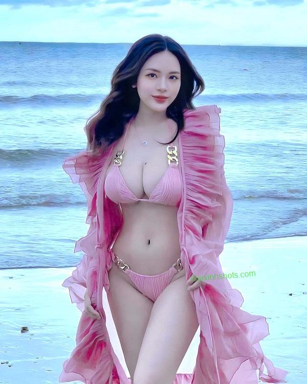 Ảnh Gái Mặc Bikini Vẻ Đẹp Gợi Cảm Và Tự Tin