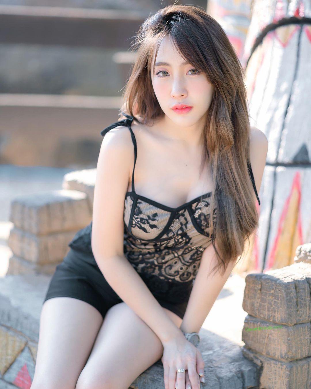 Ảnh gái xinh mặc bikini sexy giữa nắng vàng