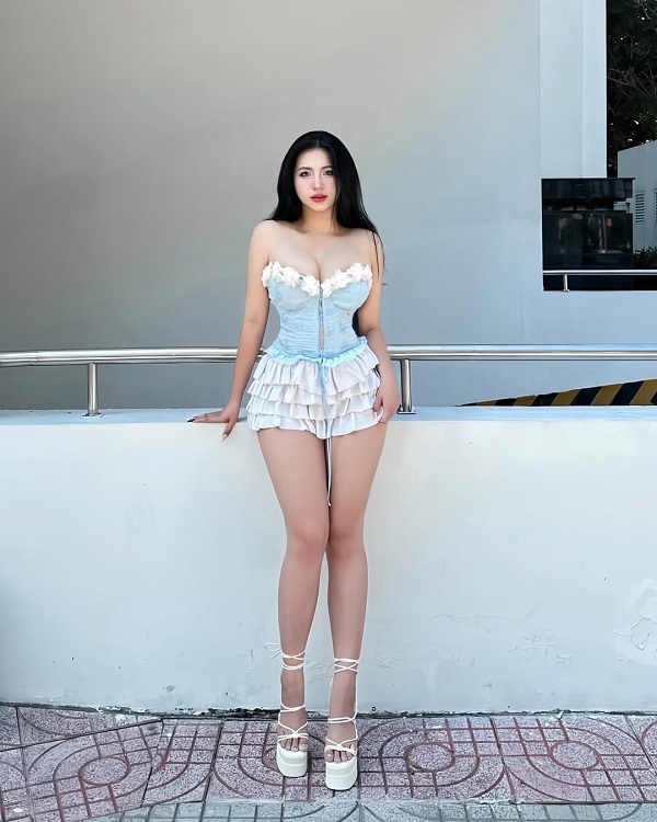 Ảnh Gái Múp Sexy Nóng Hơn Cả Mùa Hè Khoe Dáng