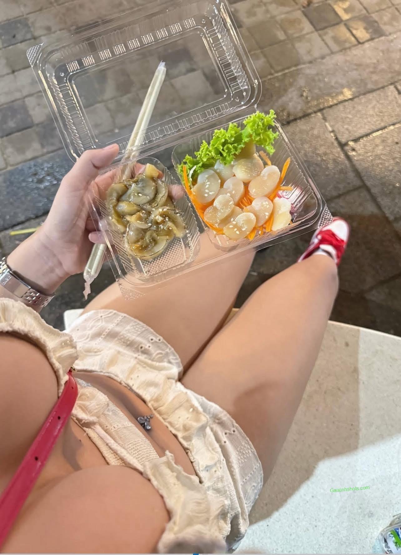 Ảnh gái xinh vú bự không che cực mê