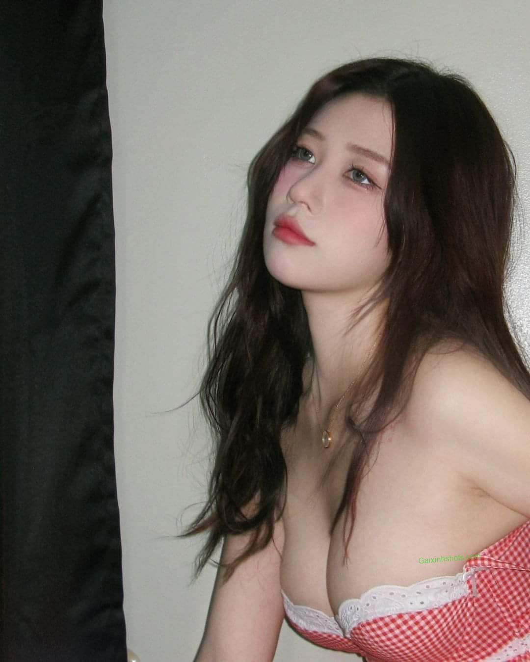 Ảnh gái xinh vú to Vẻ đẹp tự tin và đầy sức hút