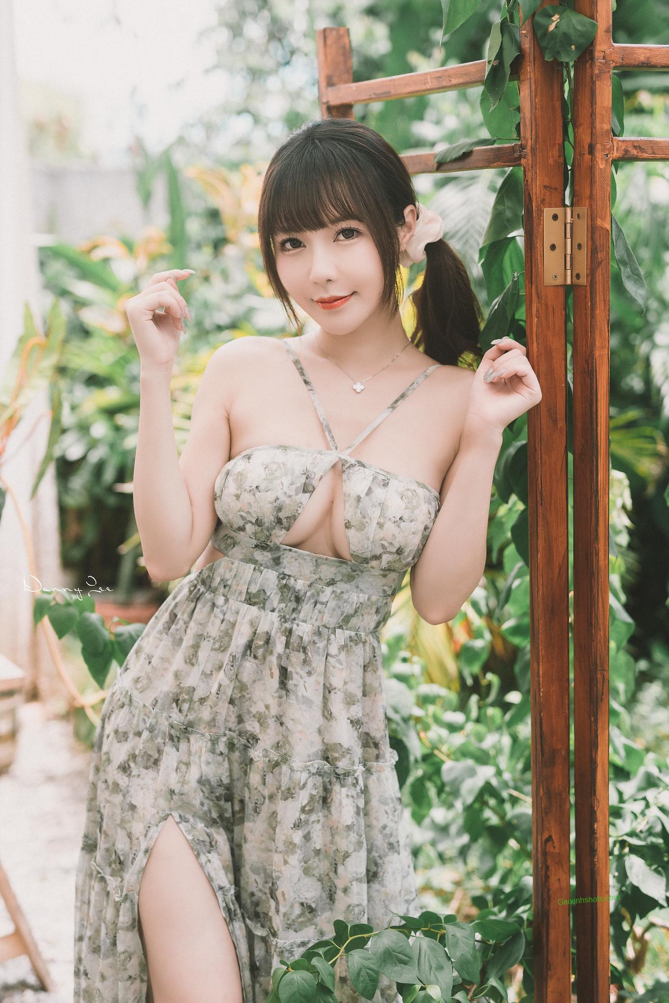 Ảnh gái xinh khoe vú bự, hàng khủng không che