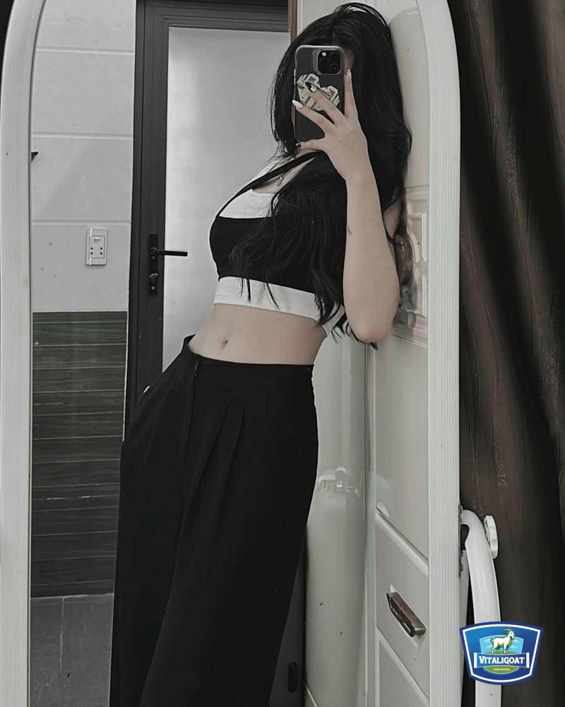 ảnh, chụp trước gương che mặt nữ