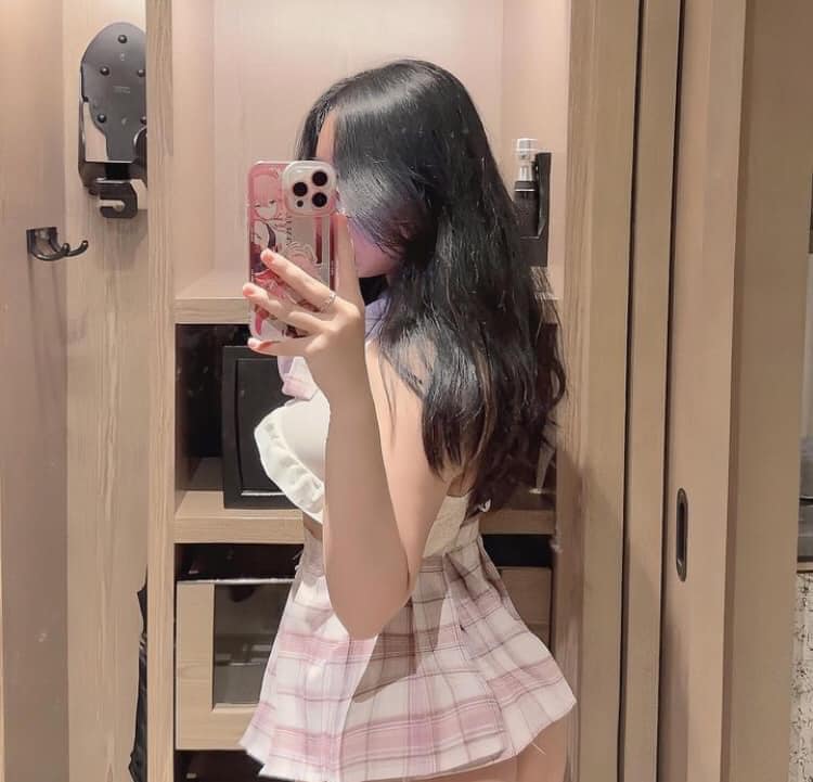 Ảnh Gái Xinh Che Mặt Bằng Điện Thoại Bí Ẩn 2025