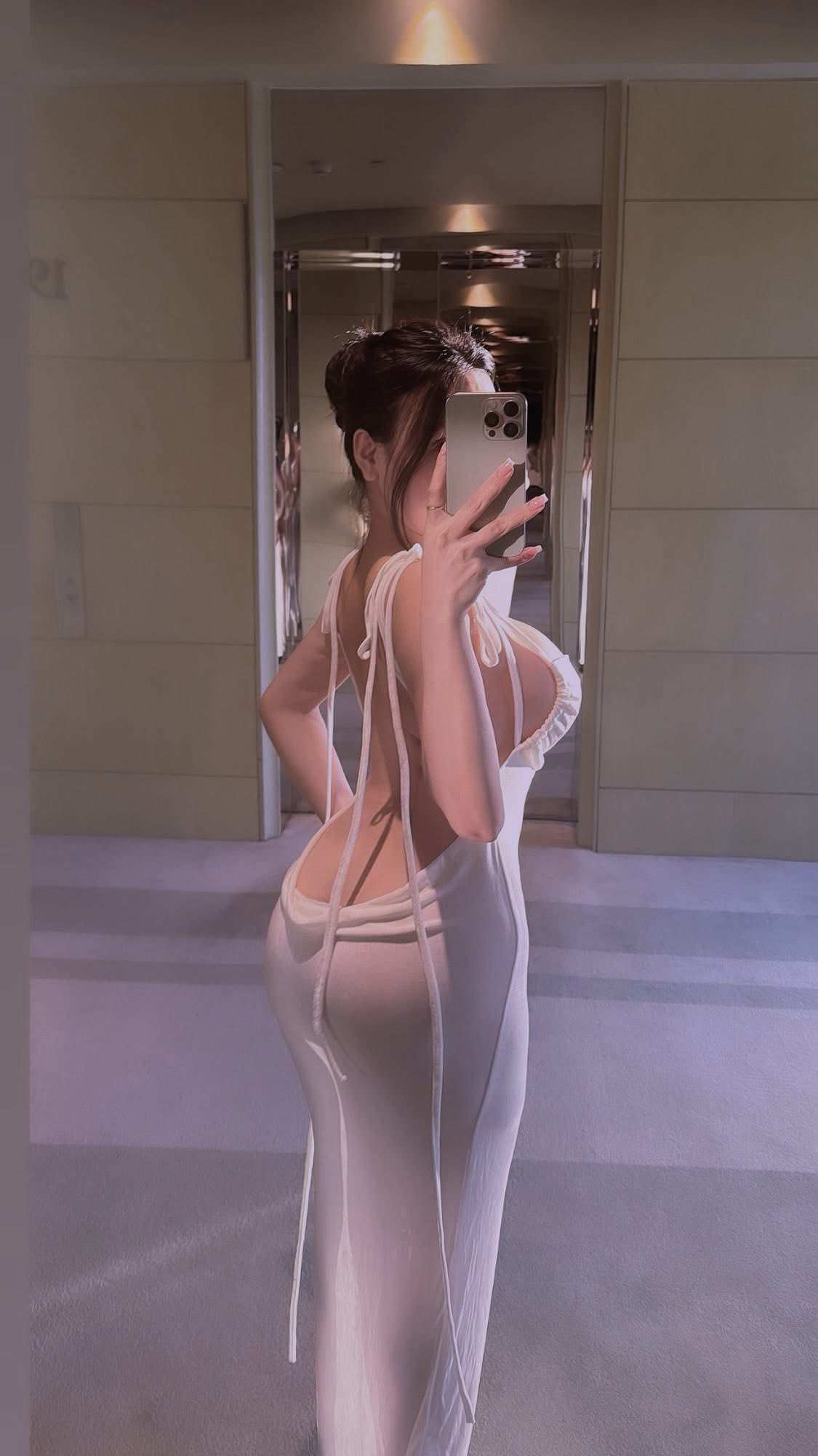 Ảnh gái xinh che mặt bằng điện thoại cute, sexy