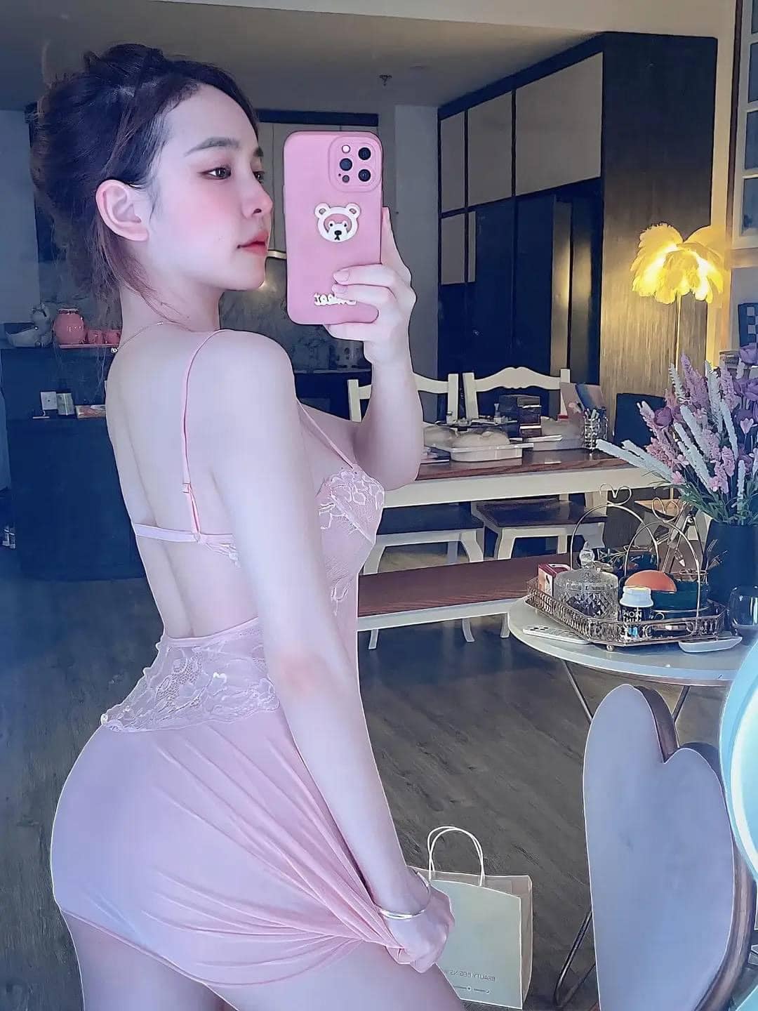 Ảnh Gái Xinh Che Mặt Bằng Điện Thoại Bí Ẩn