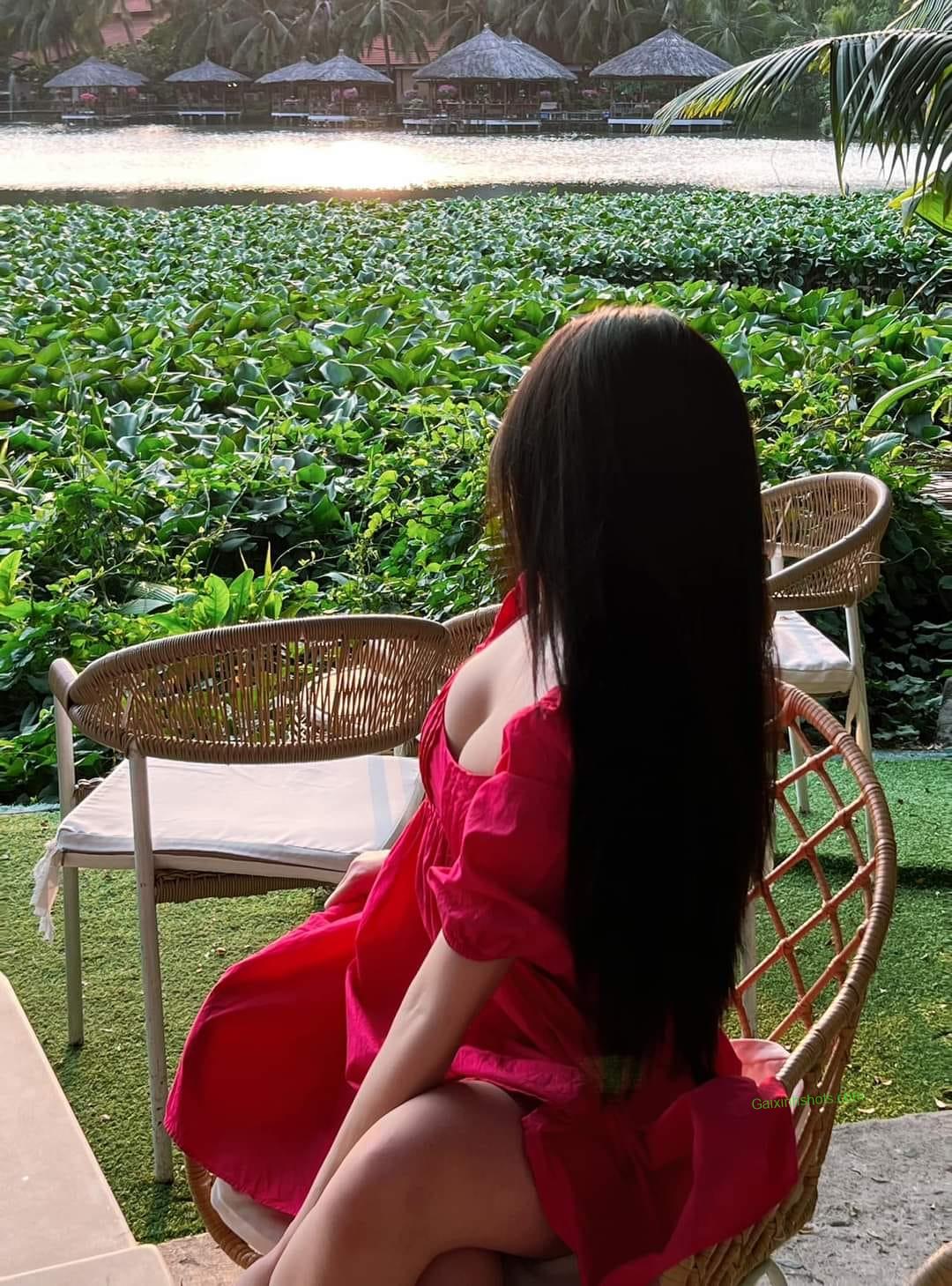 Nụ cười hiền lành, duyên dáng