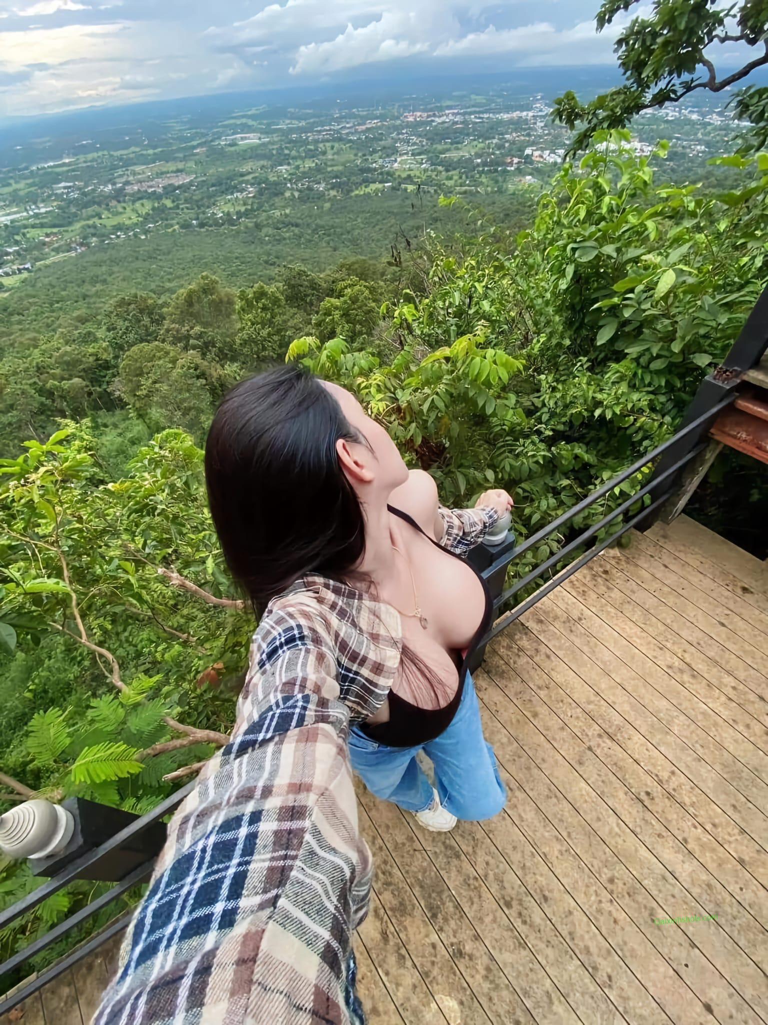 Ảnh gái che mặt độc lạ, vừa trầm tư vừa cực cool ngầu