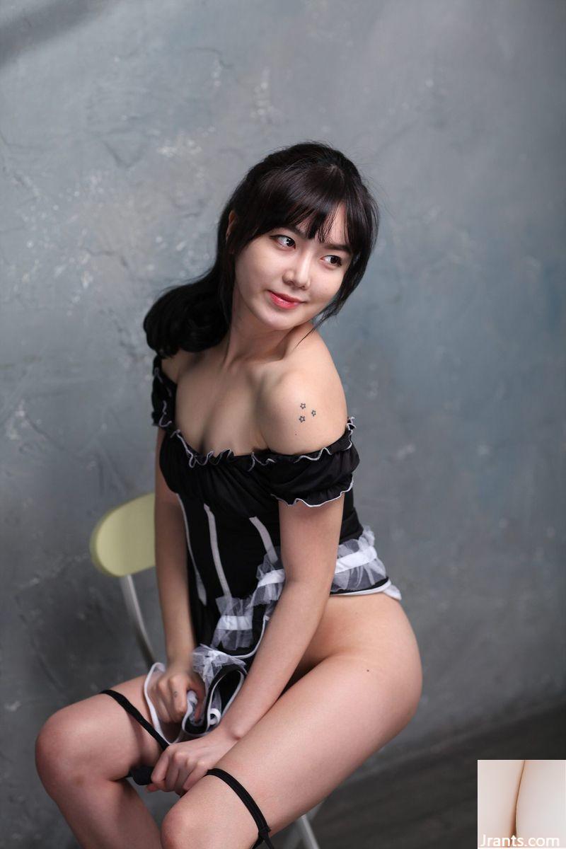 Ảnh gái mông to sexy cởi chuồng chổng đít nhìn cực kích thích