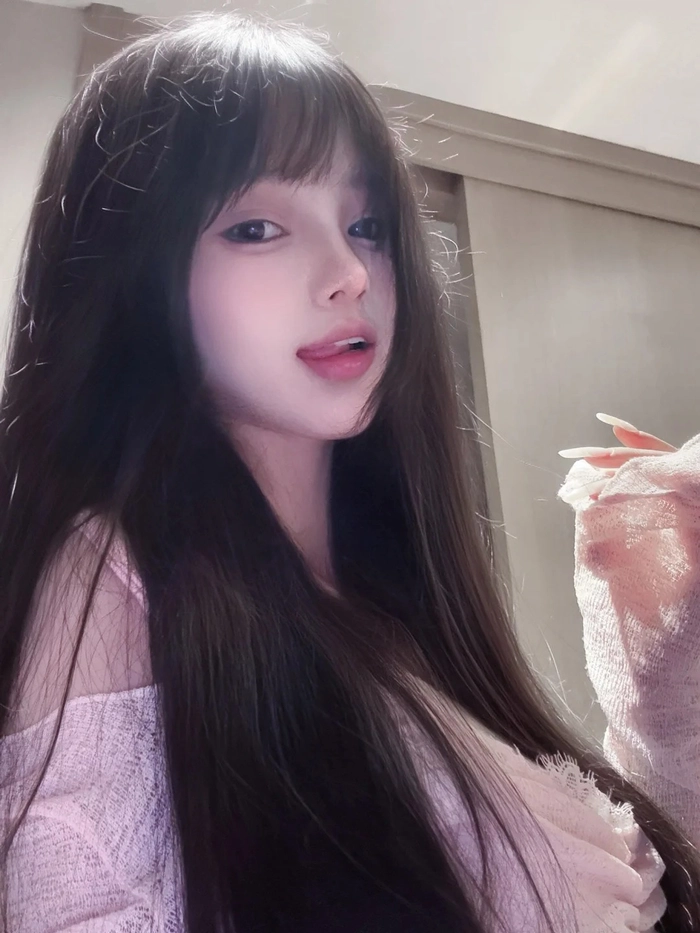 Ảnh gái xinh ánh mắt sâu thẳm đầy bí ẩn