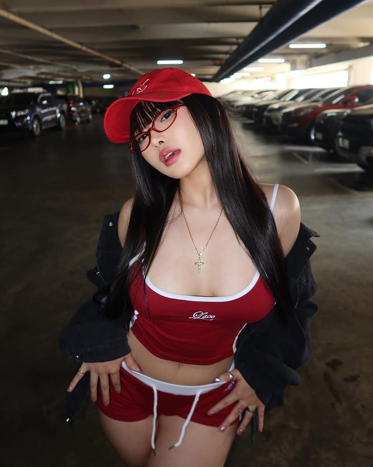 Bộ ảnh gái xinh đeo khẩu trang vẫn xinh đẹp cuốn hút