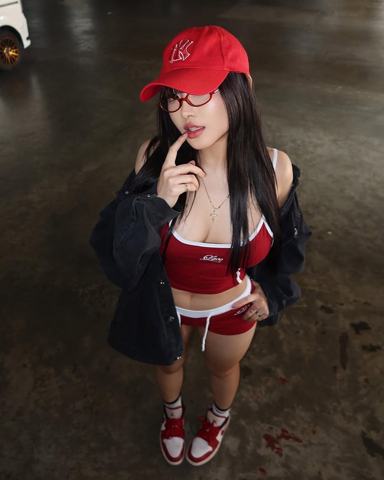 Ảnh gái xinh đeo kính cute, cool ngầu