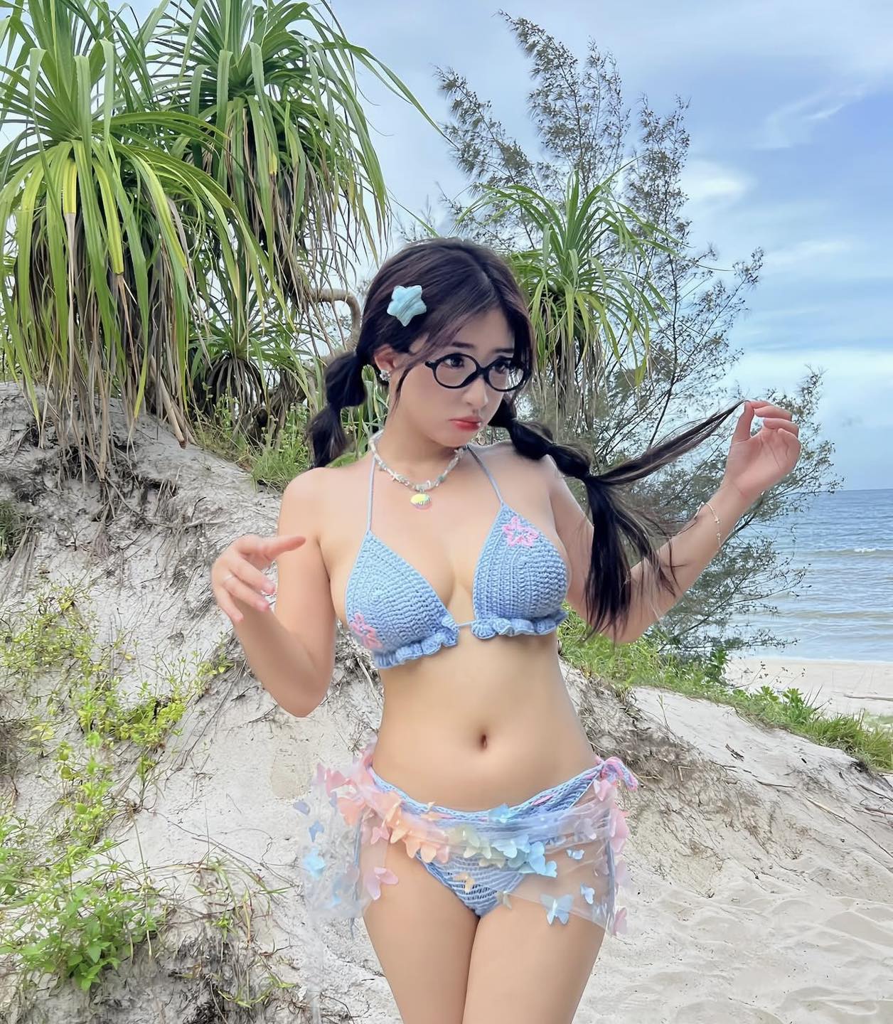 Hình ảnh gái xinh đeo kính đáng yêu