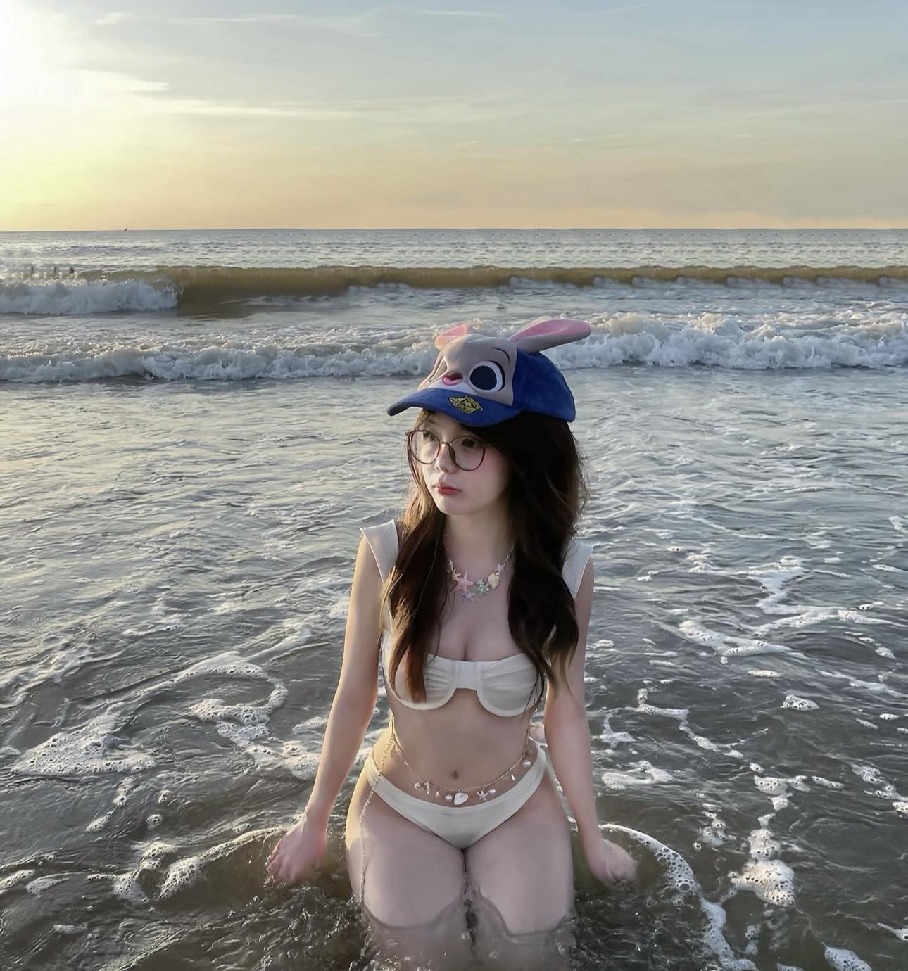 Hình ảnh gái đeo kính trẻ trung