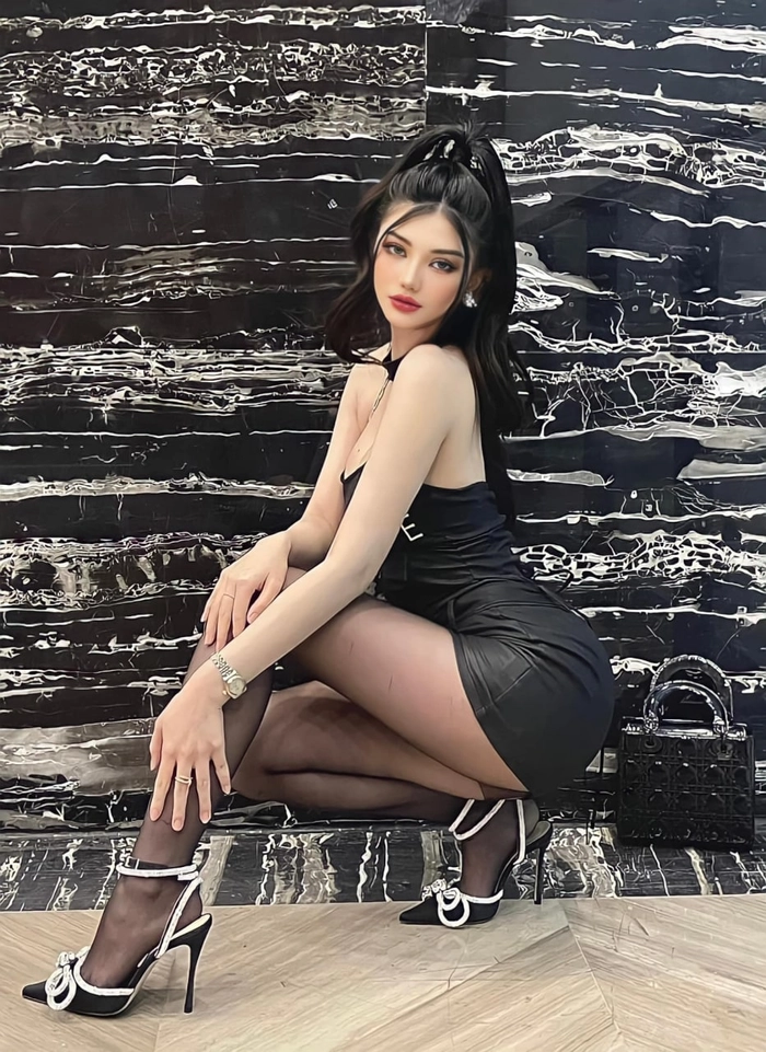 Hình ảnh gái xinh ngực to, vú đẹp, bự và múp nóng bỏng nhất 2025