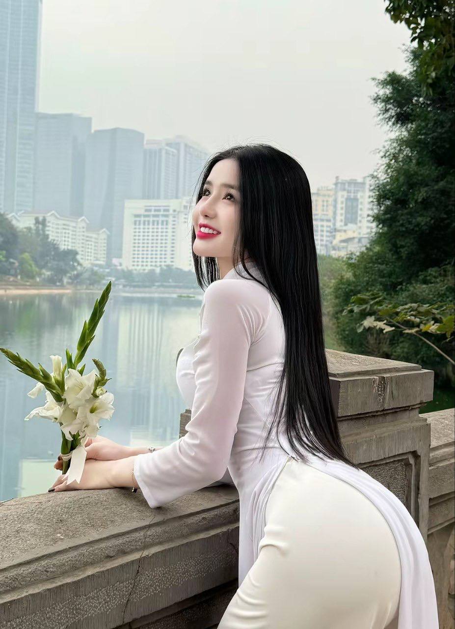 Ảnh người đẹp gái xinh Việt Nam vòng 3 siêu khủng trong bộ áo dài khiến người xem đứng ngồi không yên
