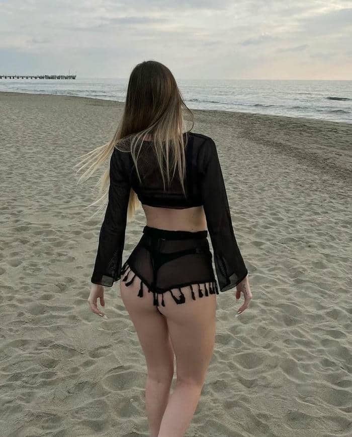 Ảnh gái xinh hot girl bikini vú bự nụ cười xinh như thiên thần