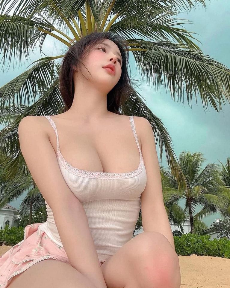 Bờ môi quyến rũ và ánh mắt hút hồn – gái xinh sexy đây rồi