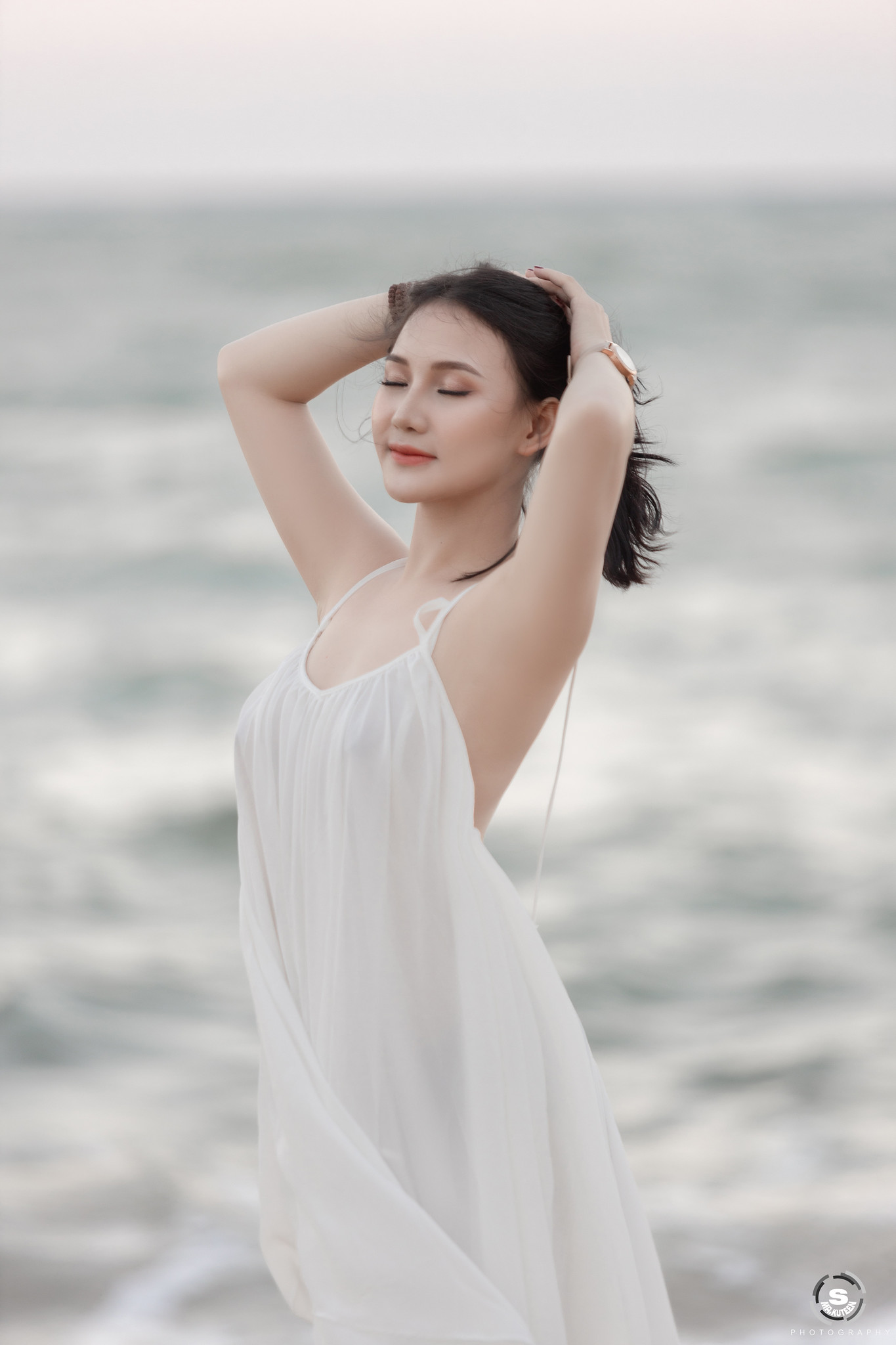 Ảnh gái xinh lộ hàng khoe ngực to mông quyến rũ