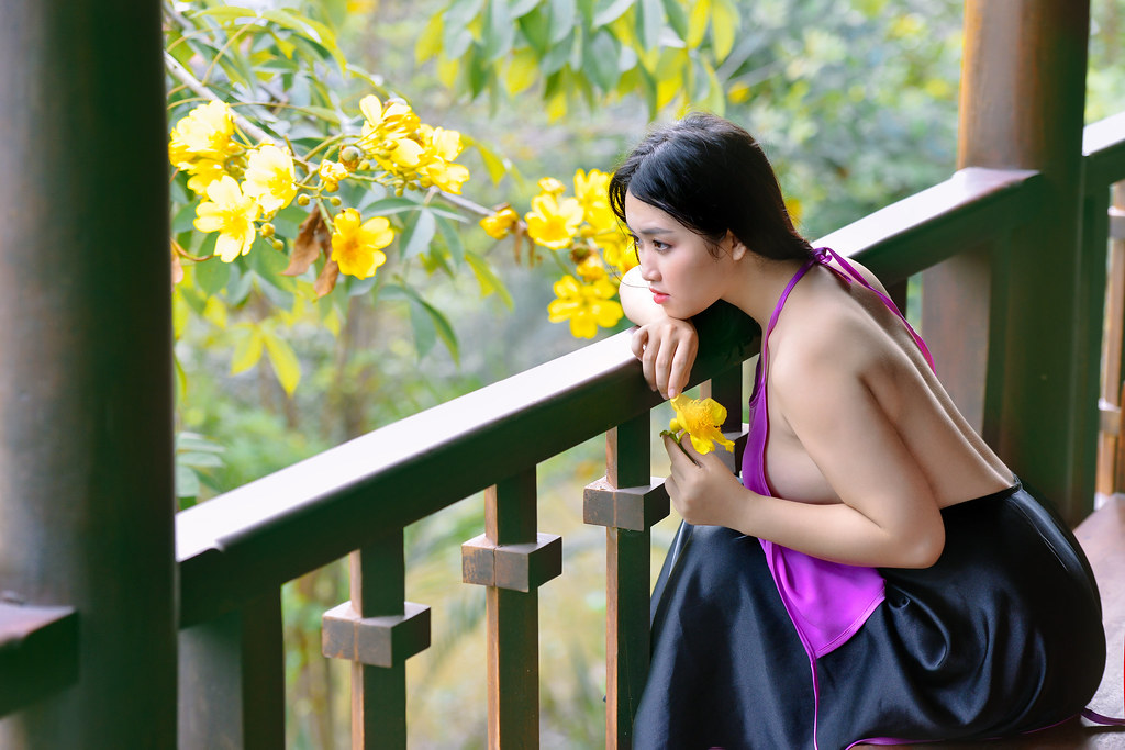 Chiêm ngưỡng hình gái cởi áo khoe ngực