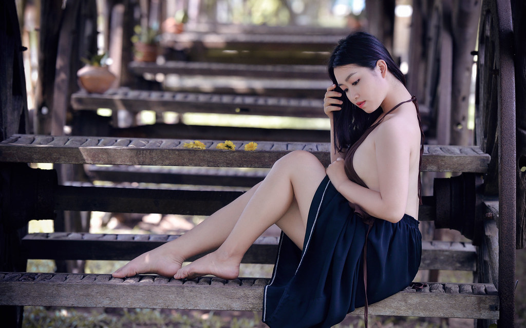 Ảnh hot girl lộ hàng khoe vú tròn xoe